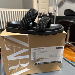 Black flat sandal